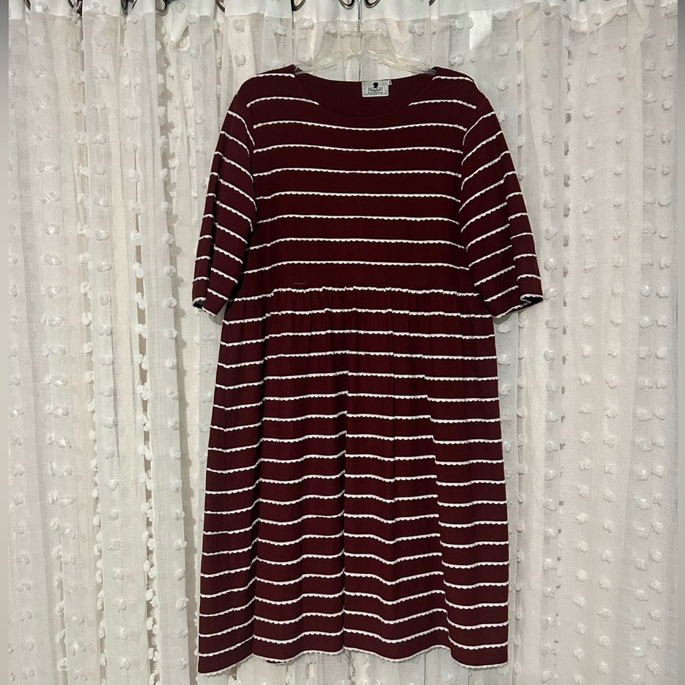Dainty Jewells Effortlessly Chic dress in burgundy